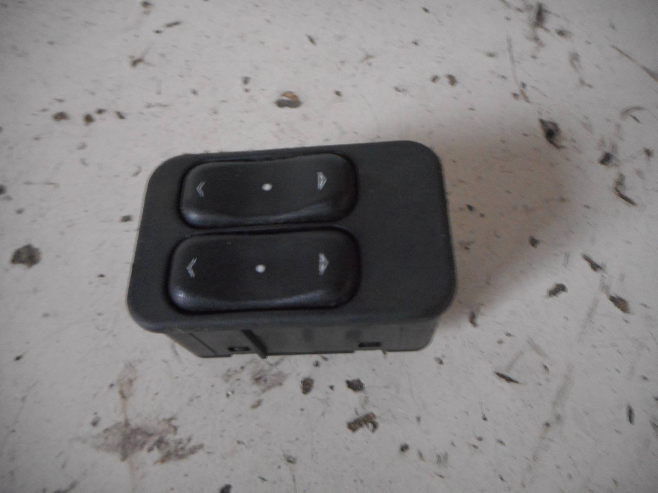 Interruttore alzacristalli porta ant.